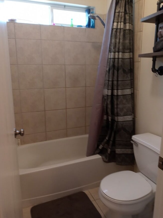 Building Photo - GREAT AREA!