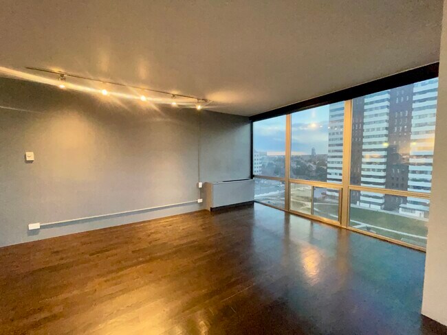 Building Photo - 3100 E Cherry Creek South Dr
