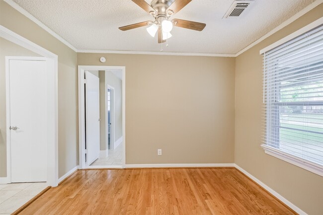 Building Photo - 4613 Braeburn Dr