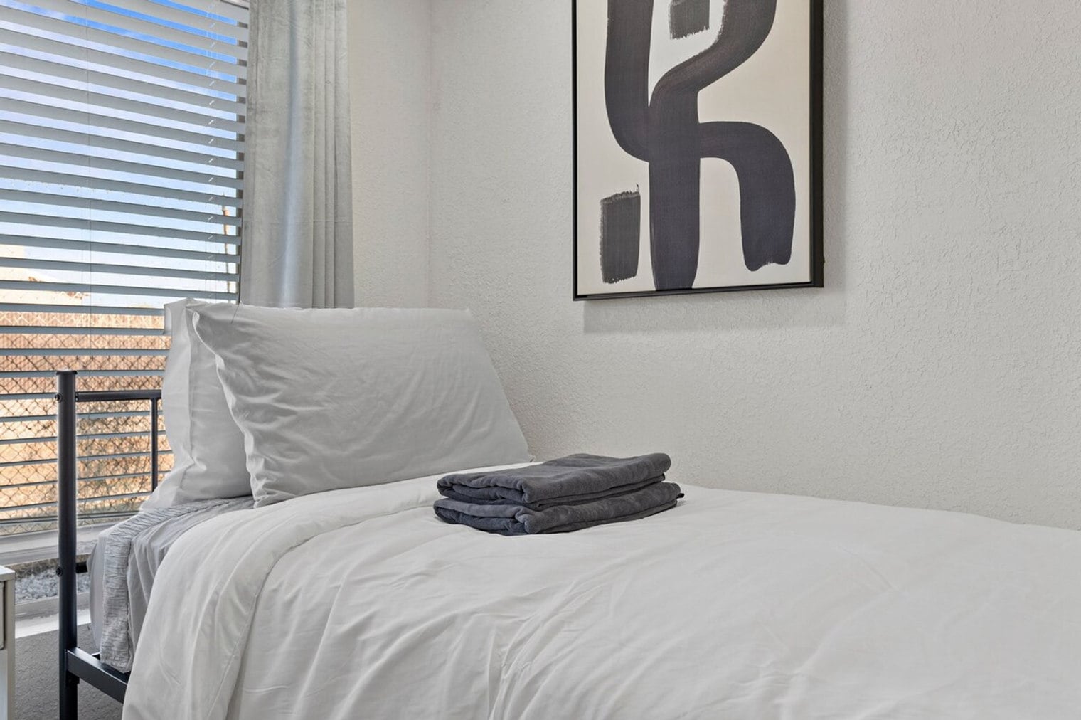 Building Photo - 4010 W Sherman St