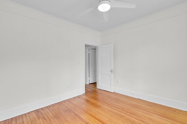 Building Photo - 201 E 48th St