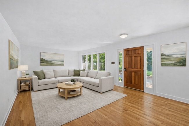 Building Photo - 709 Orchard Ln