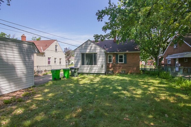 Building Photo - Fully Updated Home For Rent in Euclid