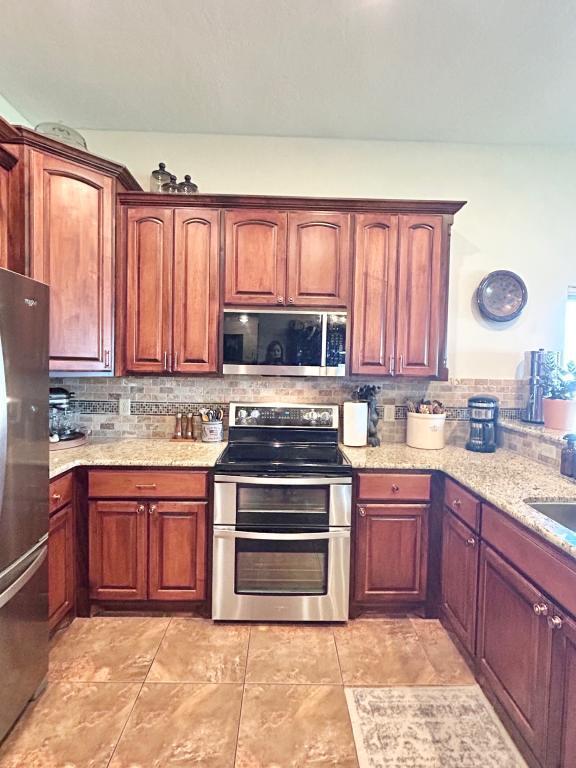 Building Photo - 8470 SW Sun Valley Dr