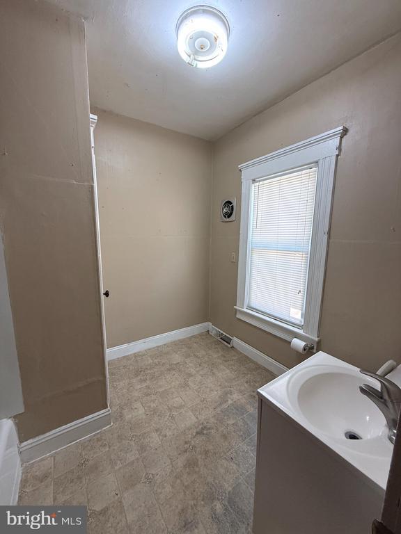 Building Photo - 19 Oakland Ave