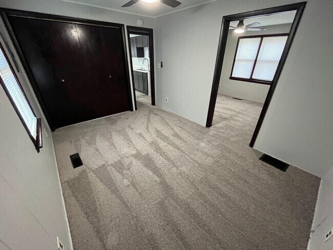Building Photo - Newly Remodeled 3 Bedroom House!