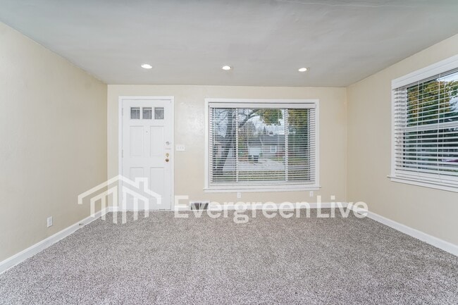 Building Photo - 5125 W Stark St