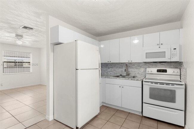 Building Photo - 4120 SW 19th St