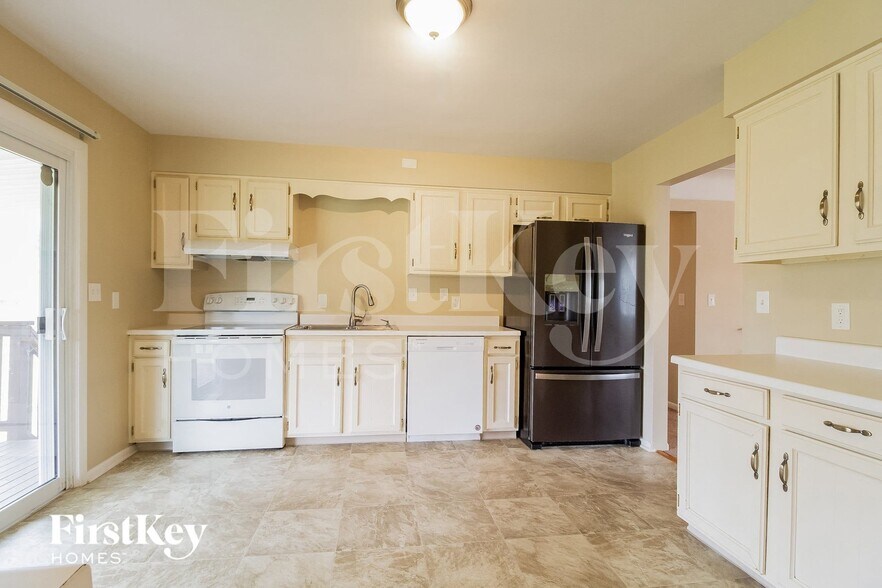Building Photo - 8431 Bluebird Dr
