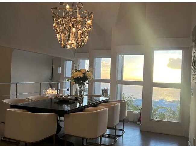 Building Photo - Azari PM-Juccuzi- half acre luxurious landscape-fully chic furniture -  massive lot , 18 fruit tr...