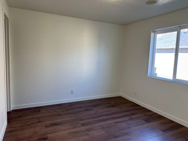 Building Photo - 692 N 1st St