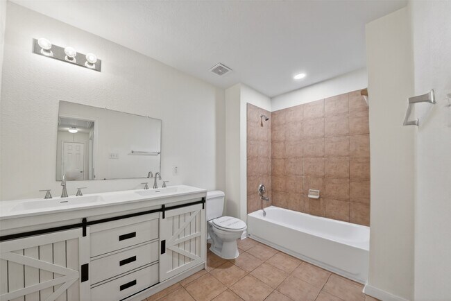 Building Photo - 15323 Trinity Meadow Dr