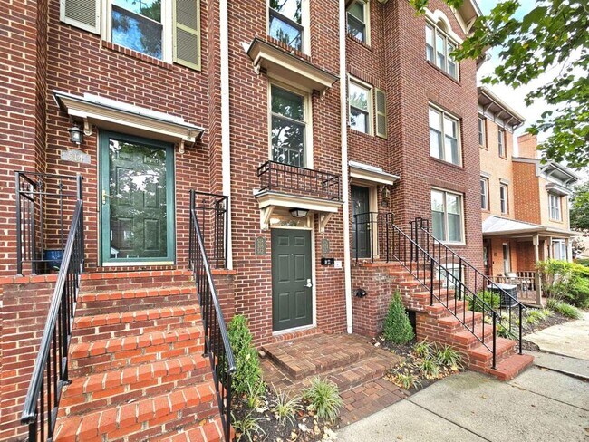 Primary Photo - 516 N West St