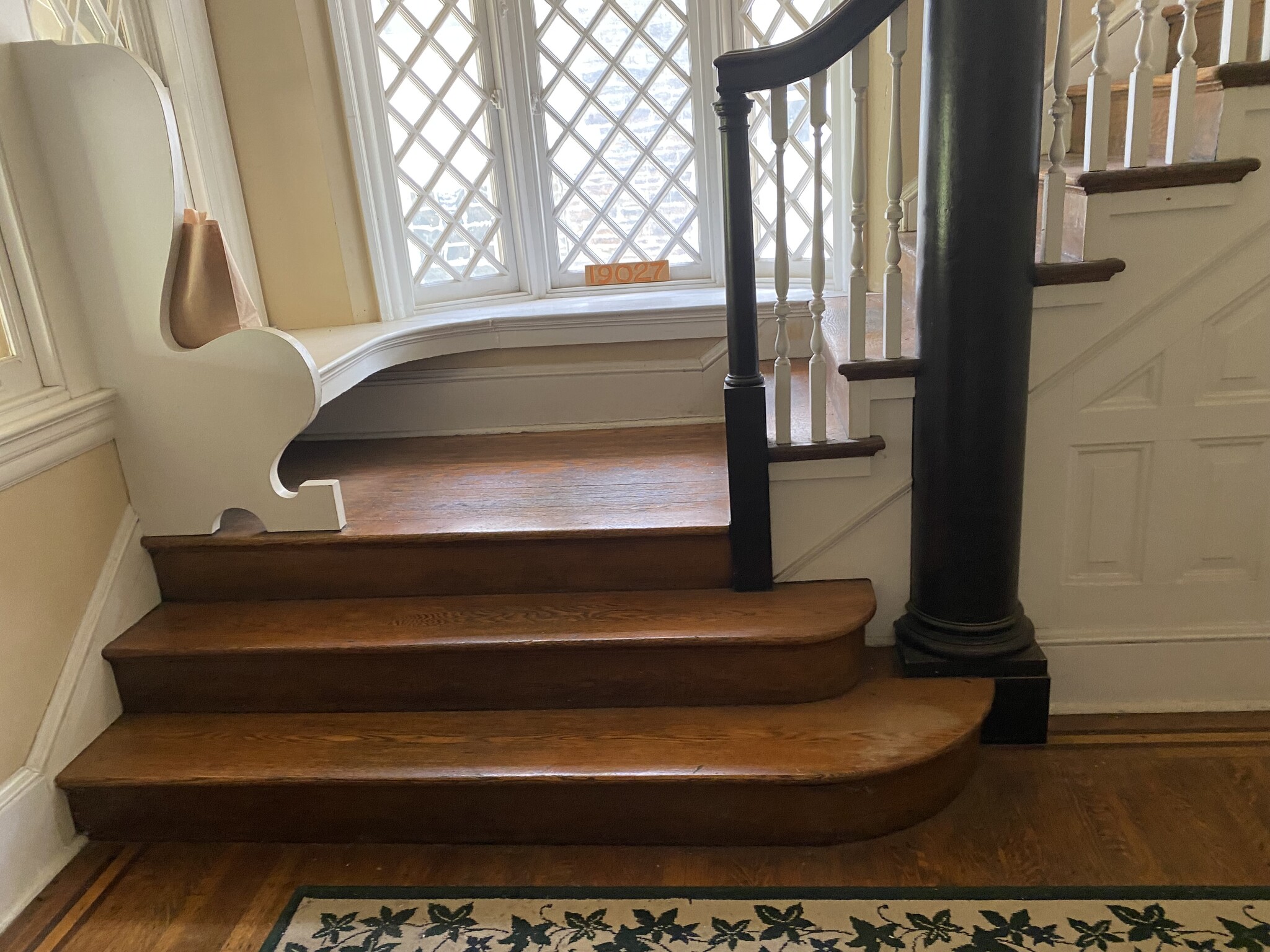 Common front entryway - 7936 Montgomery Ave