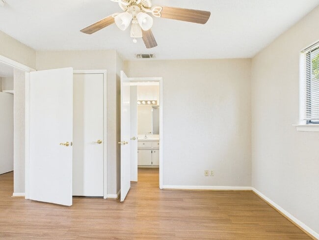 Building Photo - 298 Friendship Ln