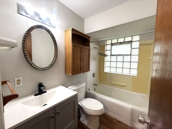 Building Photo - 9221 Waldorf Dr