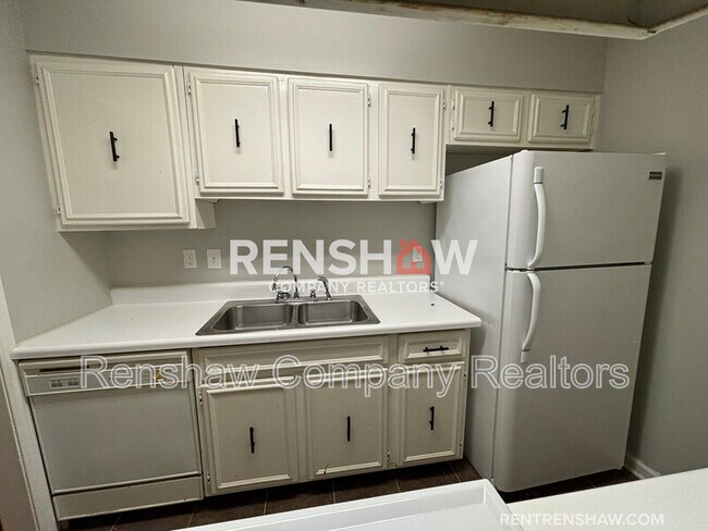 Building Photo - 6436 Macon Rd