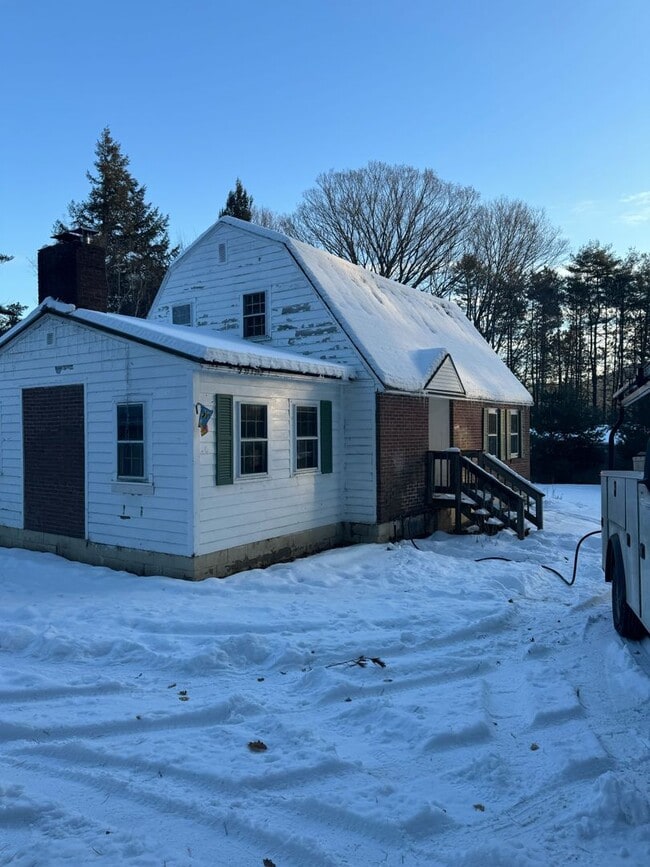 Building Photo - Cozy Two Story Home with Two Bathrooms.  ( CURRENTLY UNDER CONTRACT)