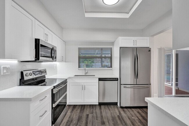 Building Photo - Beautiful 3 bedroom 2 bath Home in Miramar...