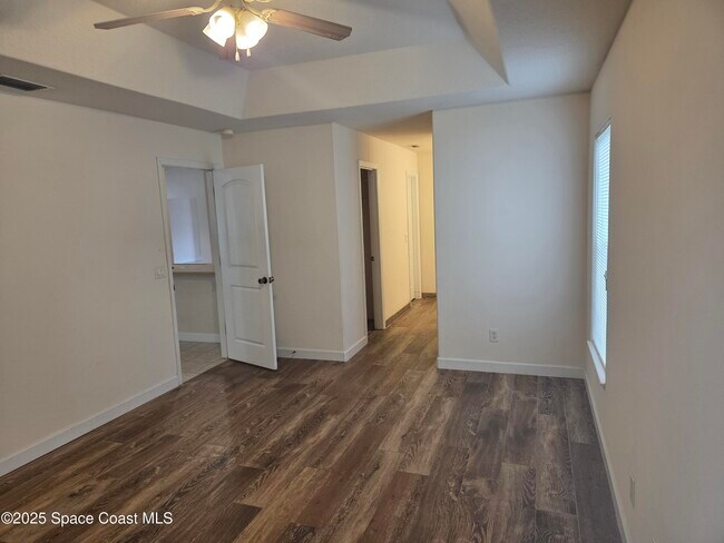 Building Photo - 5220 Somerville Dr