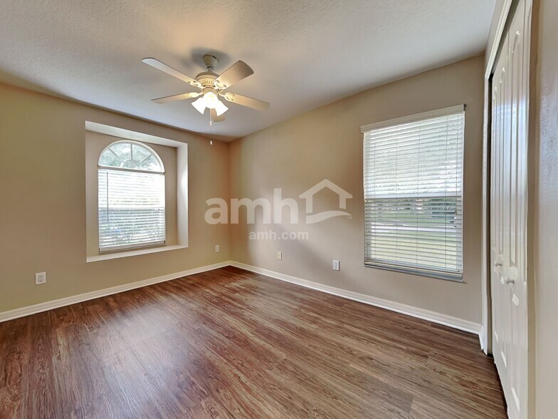 Building Photo - 9827 White Barn Way