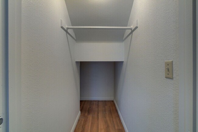 Building Photo - Foster Lane Town Homes NM