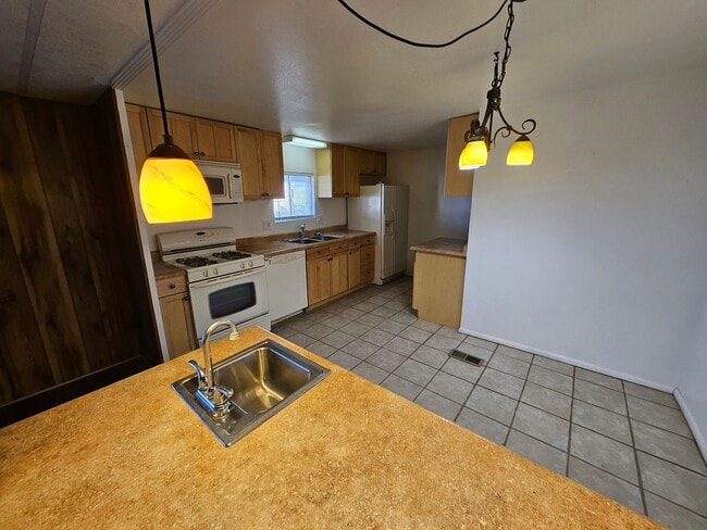 Building Photo - Newly Renovated 2 Bedroom Mobile in Bullhead City