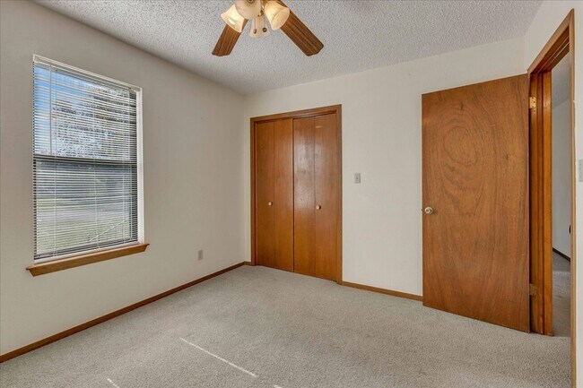 Building Photo - 8929 NE 52nd St