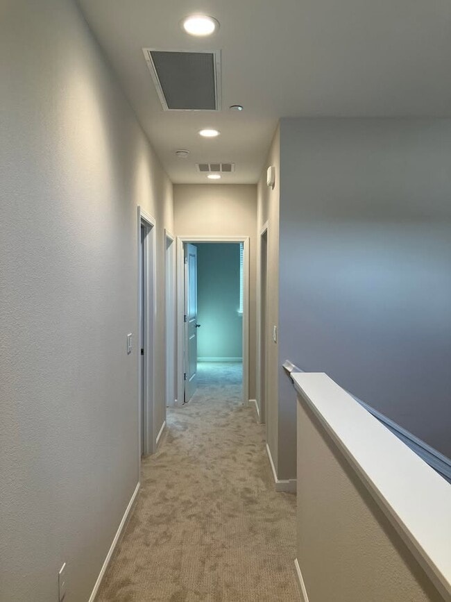 Building Photo - 5515 Holly Bay Ave