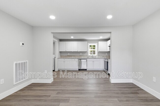Building Photo - 2415 Piedmont St NW