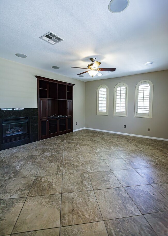 Building Photo - Townhome near Downtown Summerlin