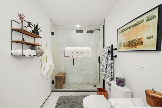 Building Photo - 3430 N Lake Shore Dr