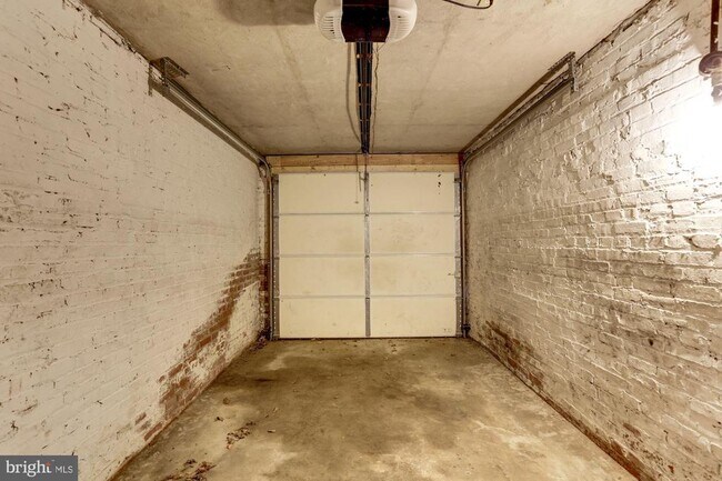 Building Photo - 1015 Quebec Place NW