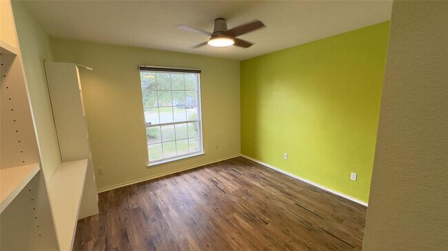 Building Photo - 700 Sweet Leaf Ln