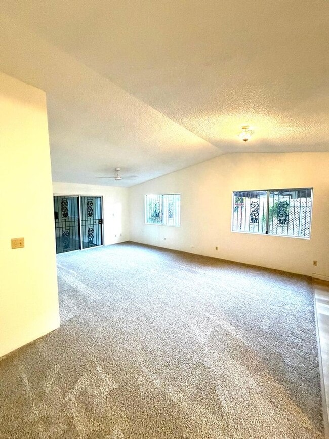 Building Photo - Charming 4 bedrooms single family home in Delano - Schedule your tour now!