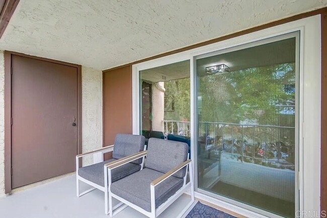 Building Photo - Fully Remodeled 2BR Condo with Designer Fi...