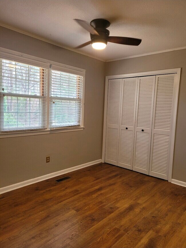 Building Photo - 714 Dandridge Dr