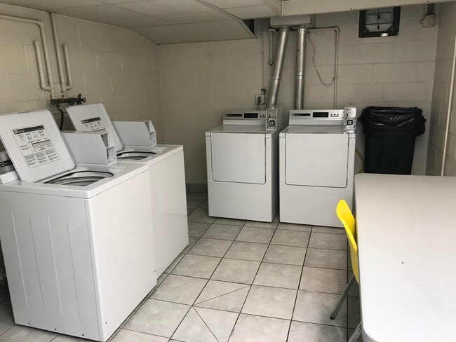 Building Photo - 1315 E Elmdale Ct