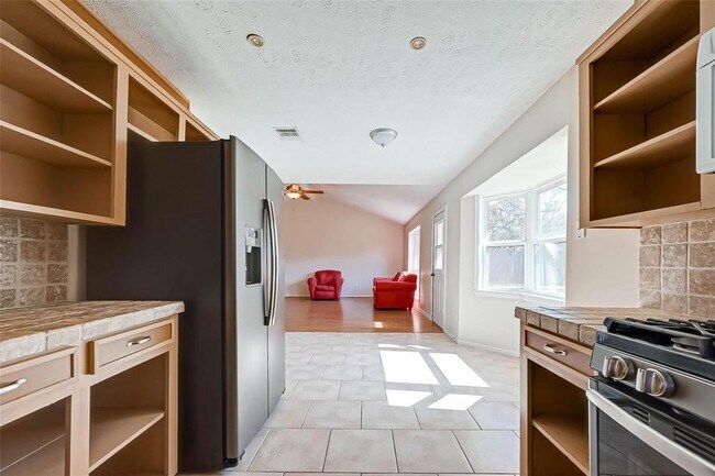 Building Photo - 13623 Fernhill Dr