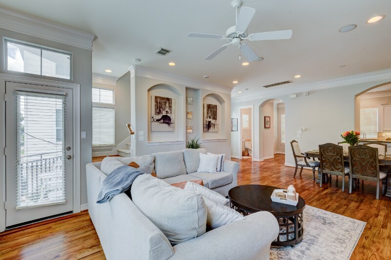 Building Photo - 606 Leverkuhn St