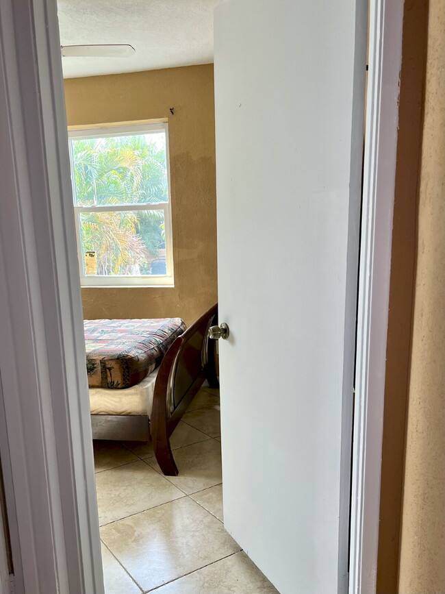 Building Photo - Spacious Master Bedroom Shared Living Spac...