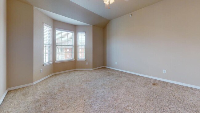 Building Photo - Lakeridge Townhomes #704