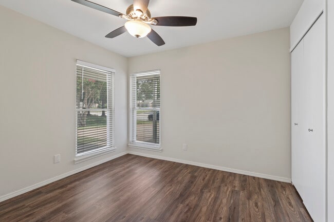 Building Photo - 2601 Knoll Trail