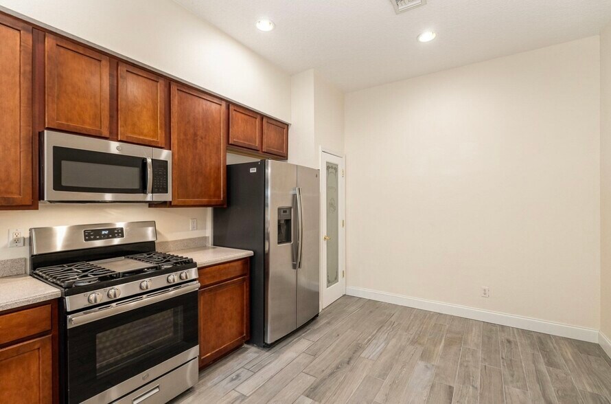 Building Photo - 8410 Maria Ct