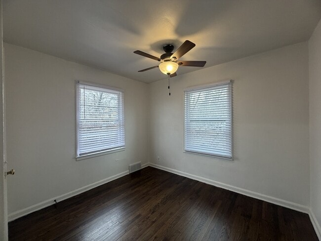 Building Photo - 1815 E 74 Terrace