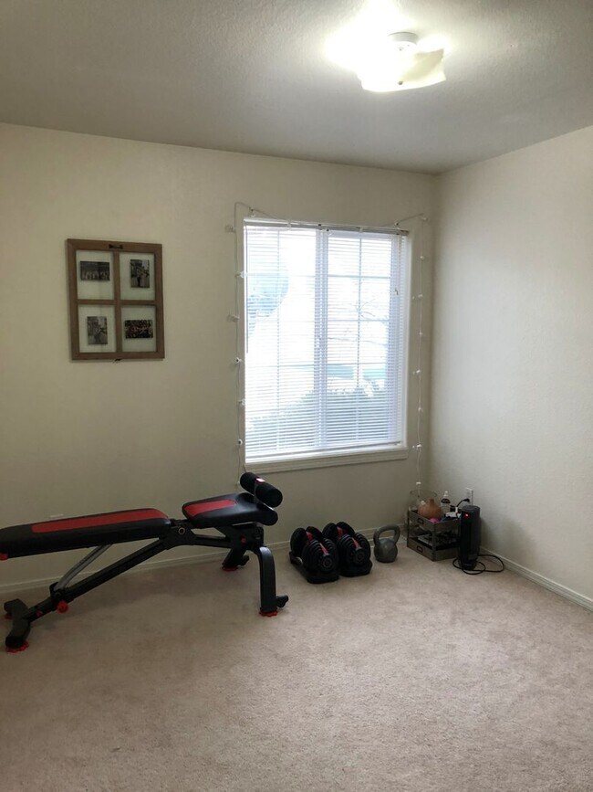Building Photo - 2 Bedroom, 2 Bathroom Centrally Located Condo