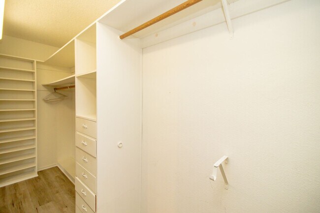 Building Photo - Expansive Four-Bedroom In Highly Desirable City Of Redlands!