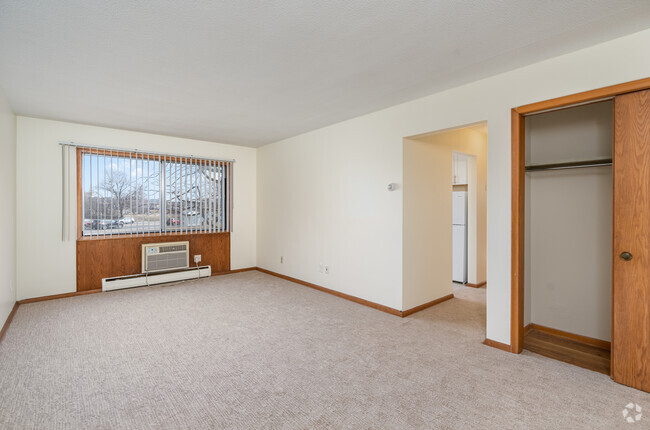 2BR,1BA - 700SF - Living Room - 1700/10 Johnson St