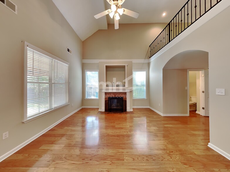 Building Photo - 12315 Longleaf Oak Trail