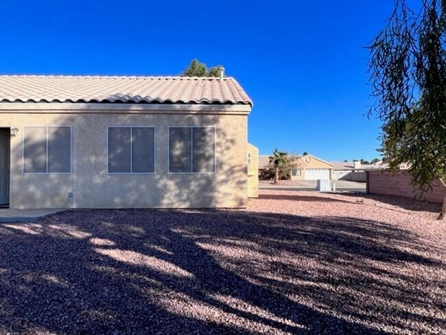 Building Photo - Silver Sands Community Home with fenced Yard 2BR plus bonus area